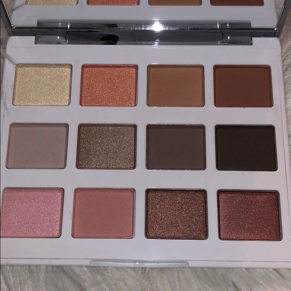 Marble collection warm stone by BH cosmetics
